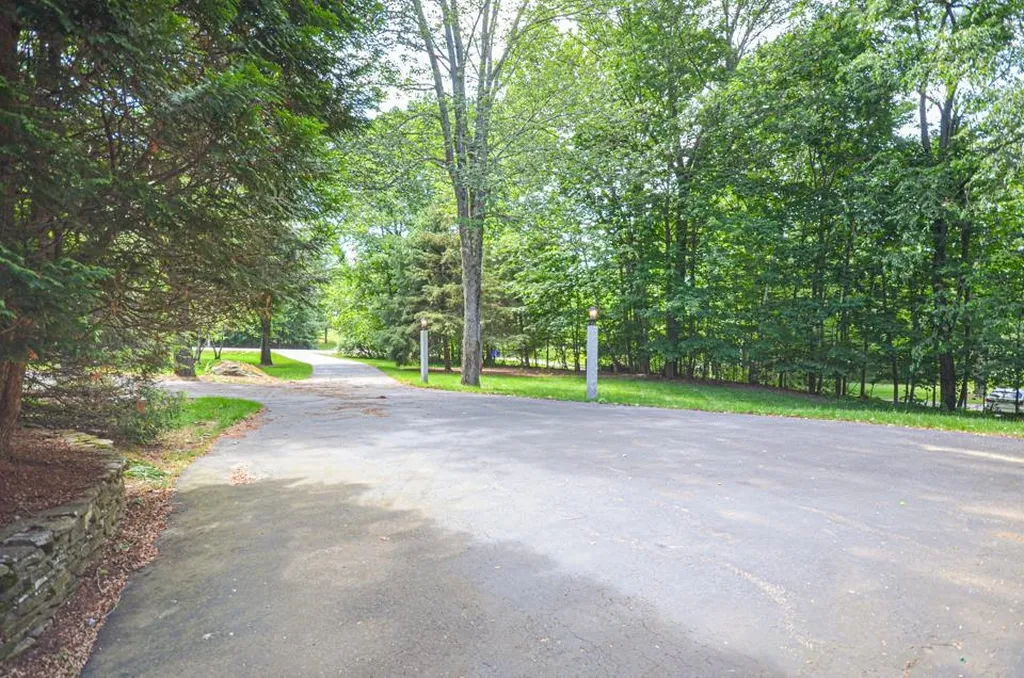 18 Tonga Drive Bow NH 03304
