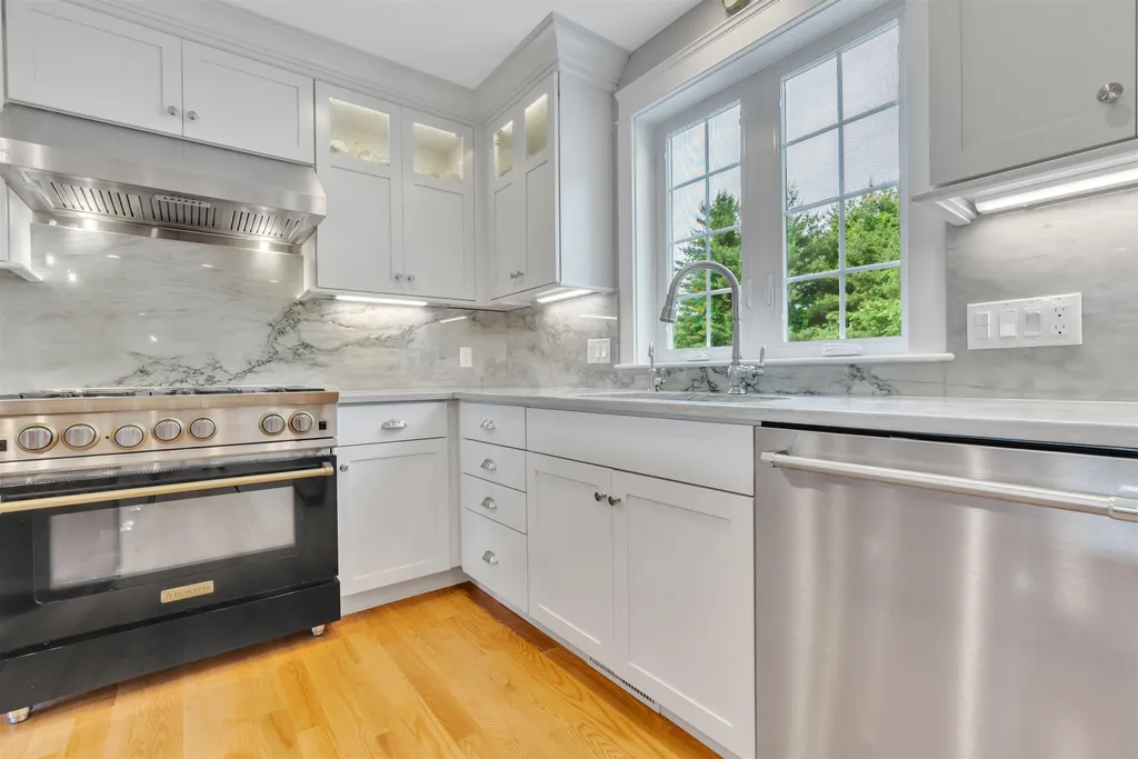 6 Tannery Way Kensington NH 03833