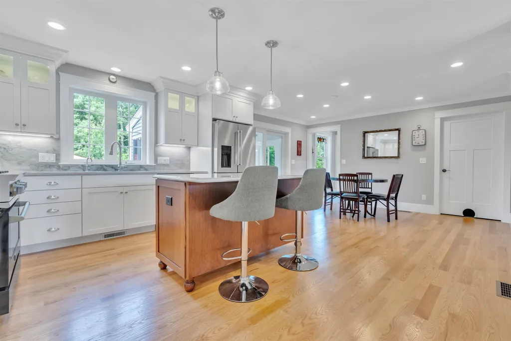 6 Tannery Way Kensington NH 03833