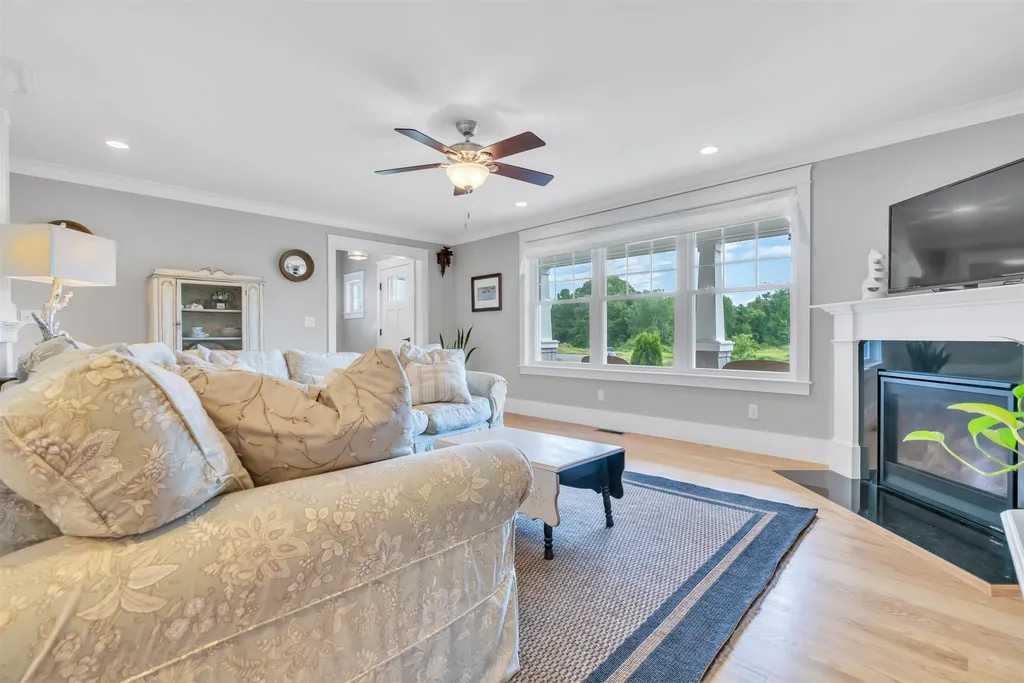 6 Tannery Way Kensington NH 03833