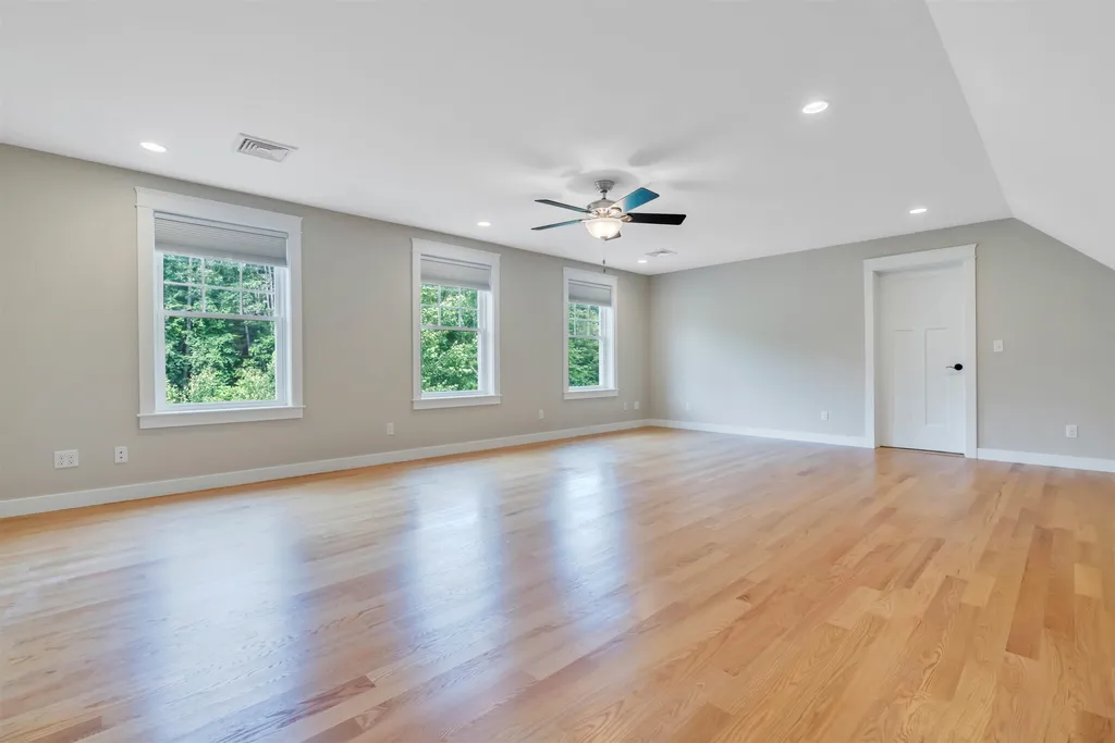 6 Tannery Way Kensington NH 03833