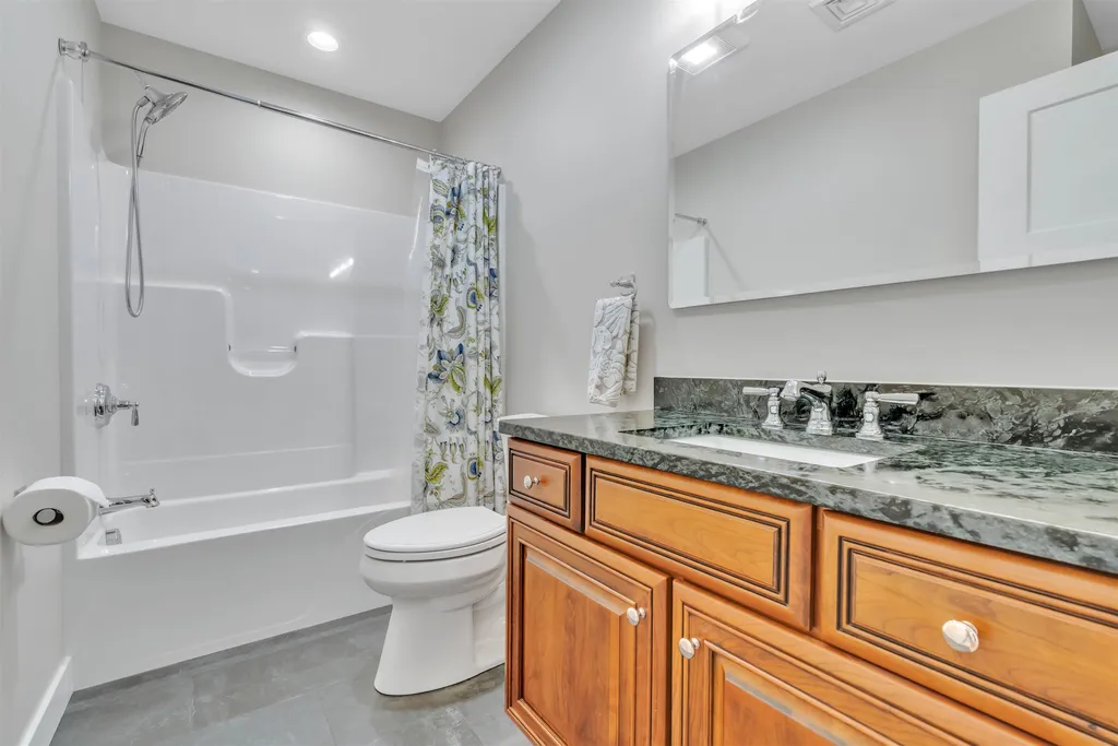 6 Tannery Way Kensington NH 03833