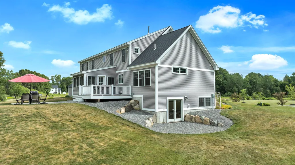 6 Tannery Way Kensington NH 03833