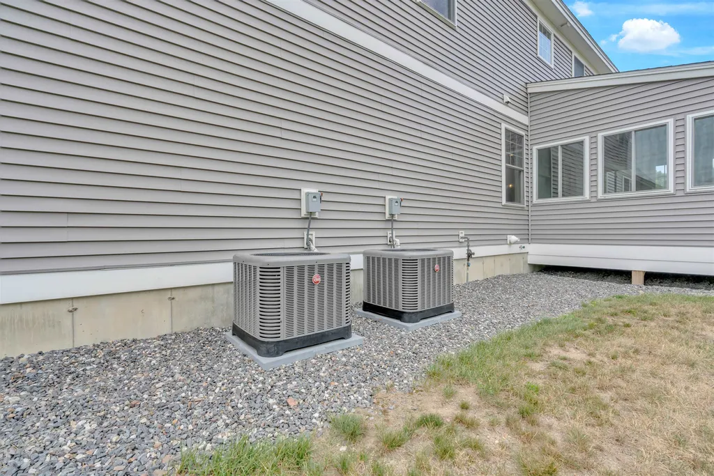 6 Tannery Way Kensington NH 03833
