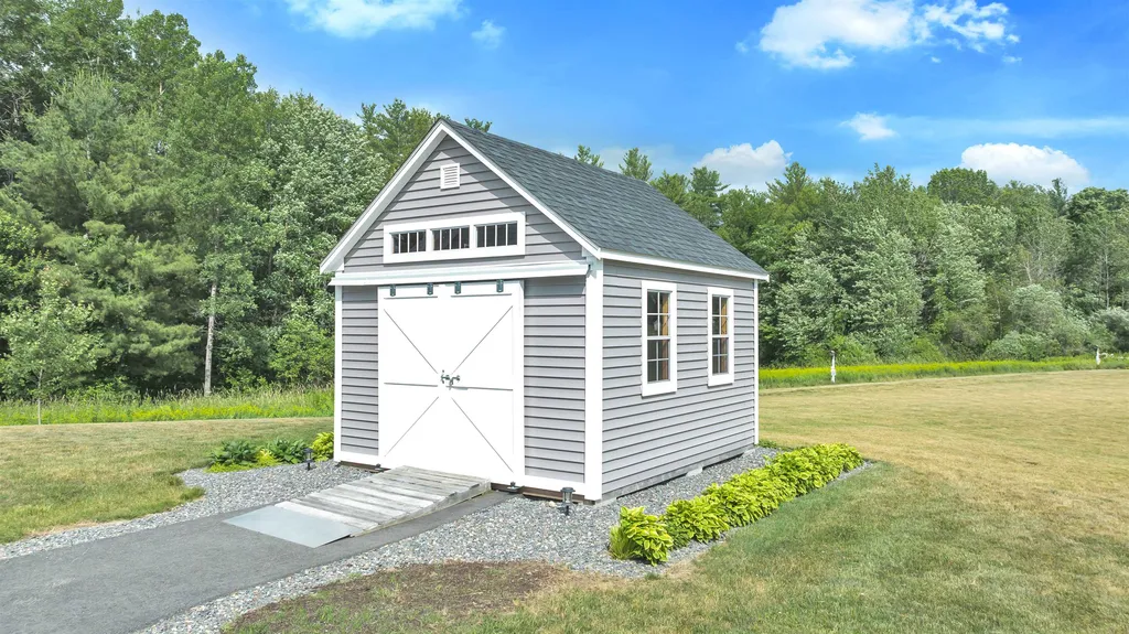 6 Tannery Way Kensington NH 03833