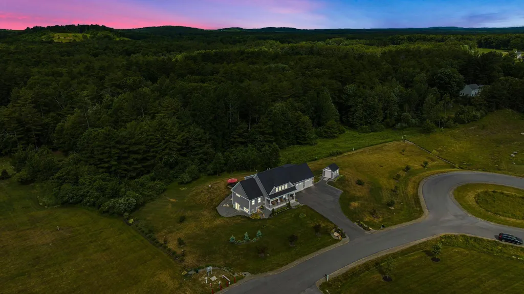 6 Tannery Way Kensington NH 03833