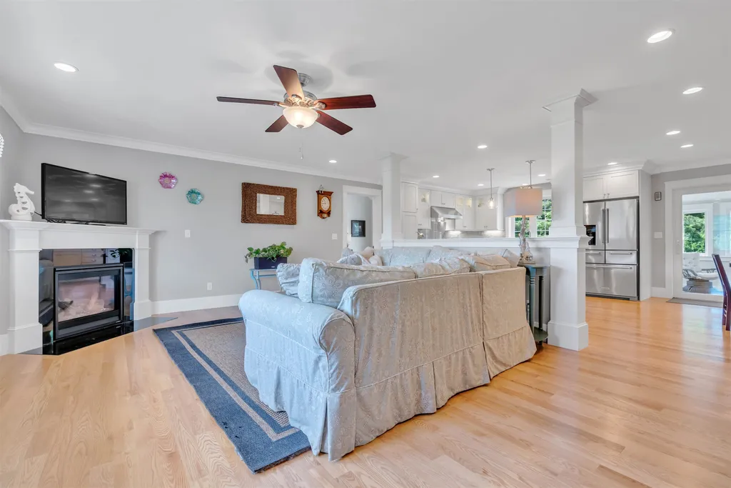 6 Tannery Way Kensington NH 03833