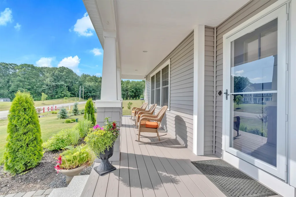 6 Tannery Way Kensington NH 03833