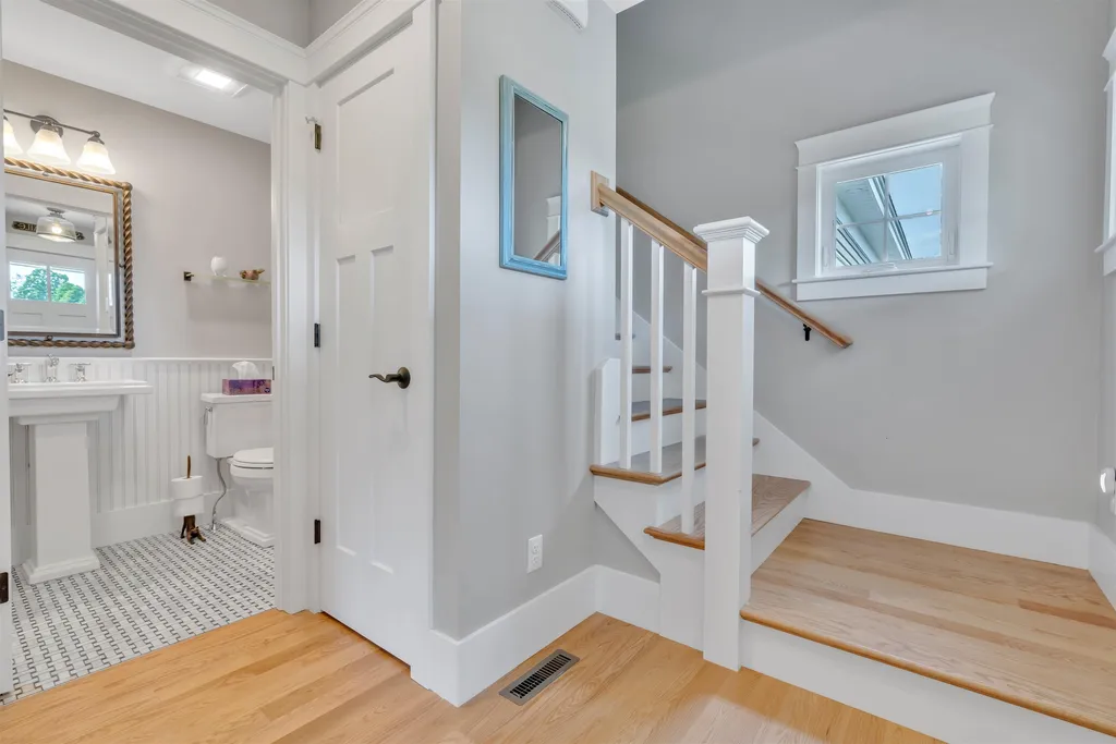 6 Tannery Way Kensington NH 03833