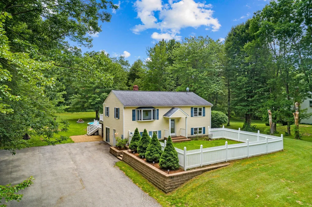 41 Barretts Hill Road Hudson NH 03051