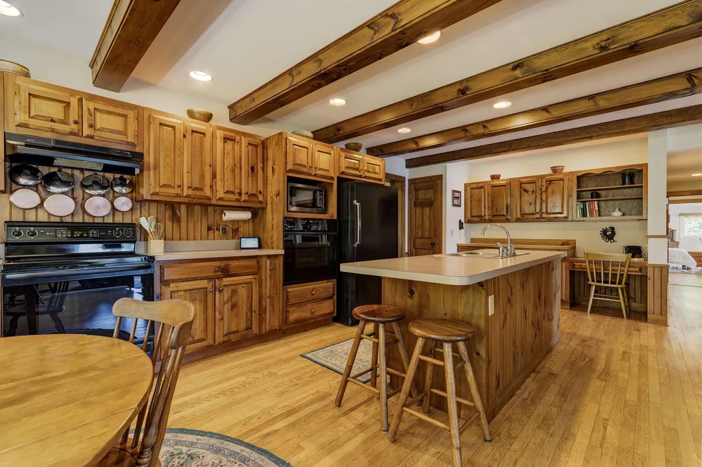 534 Bunker Road New London NH 03257