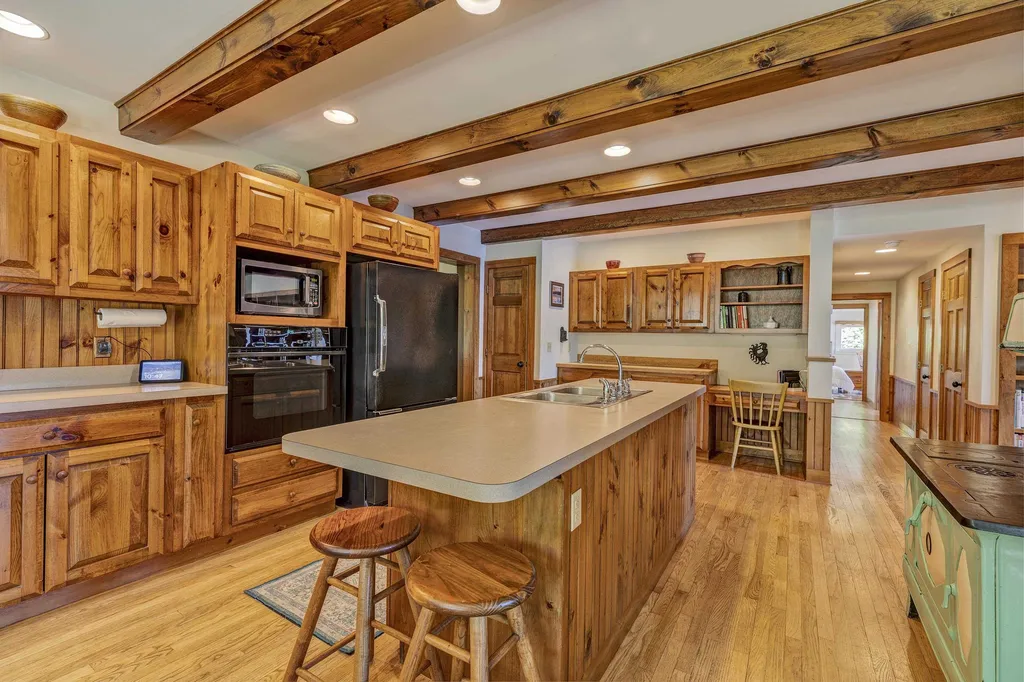 534 Bunker Road New London NH 03257
