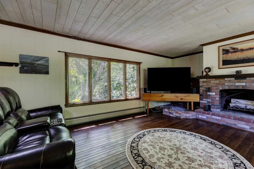 534 Bunker Road New London NH 03257