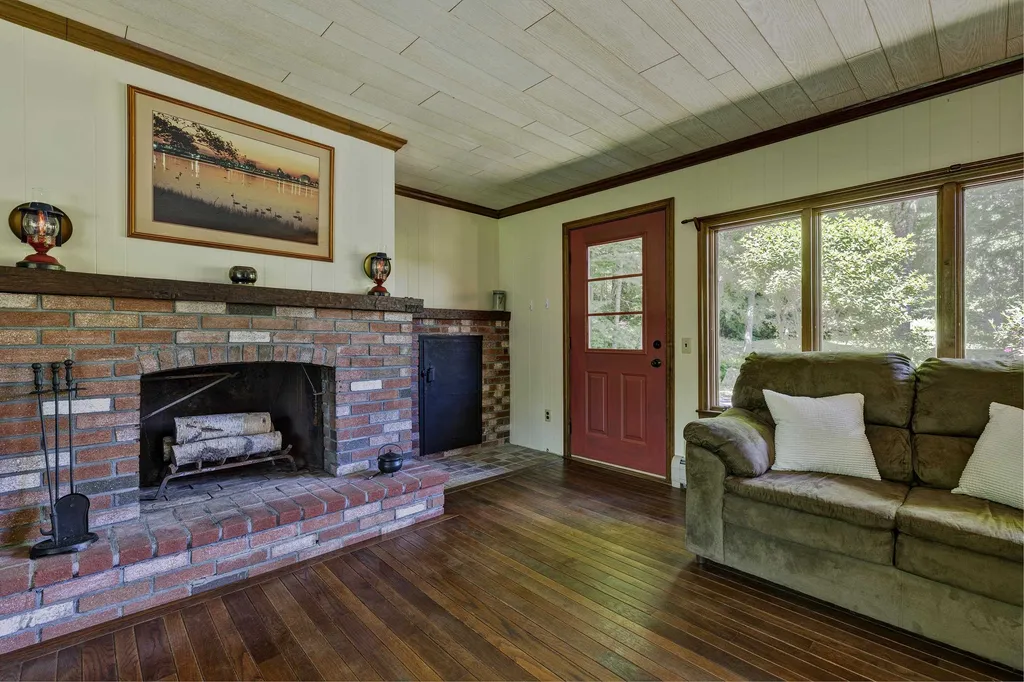 534 Bunker Road New London NH 03257