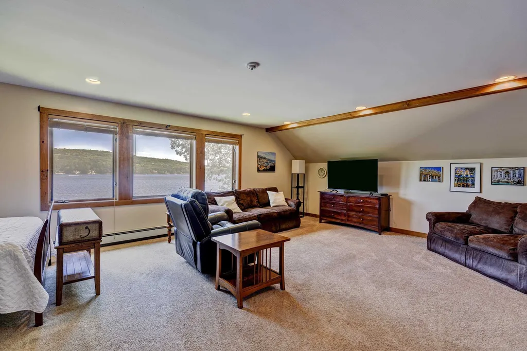 534 Bunker Road New London NH 03257