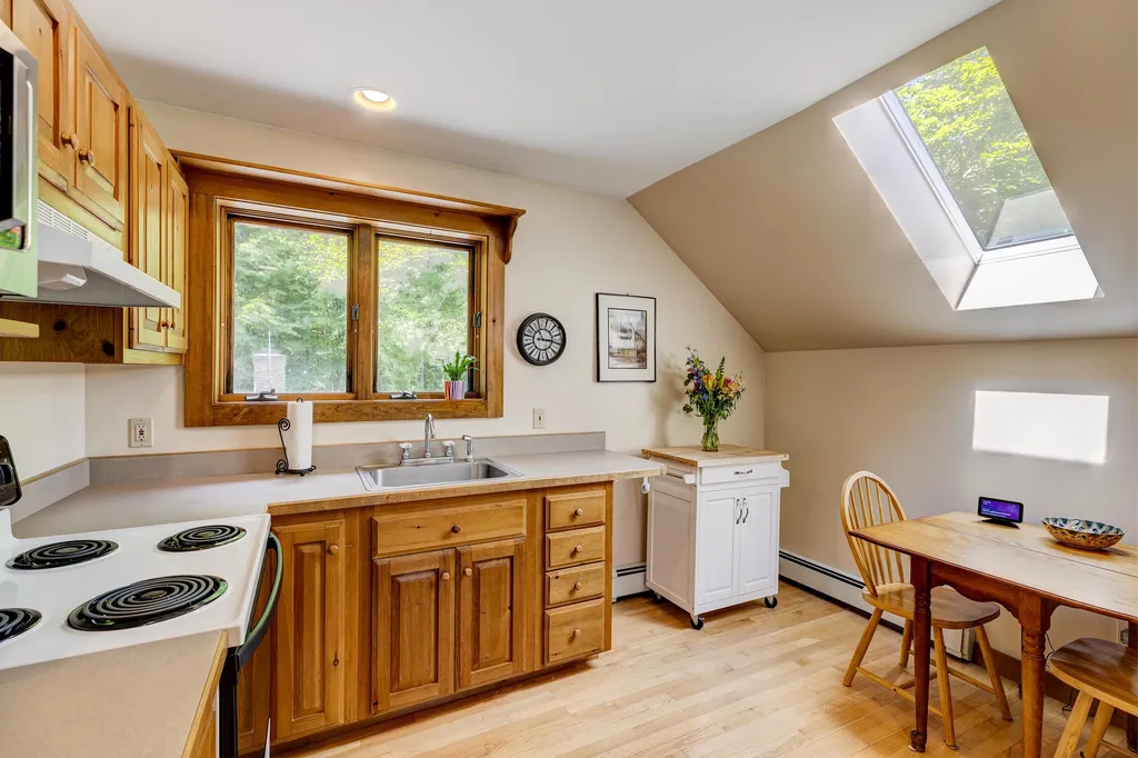 534 Bunker Road New London NH 03257