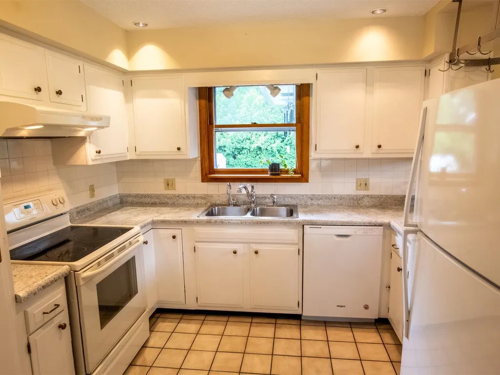 182 Lindale Drive Colchester VT 05446