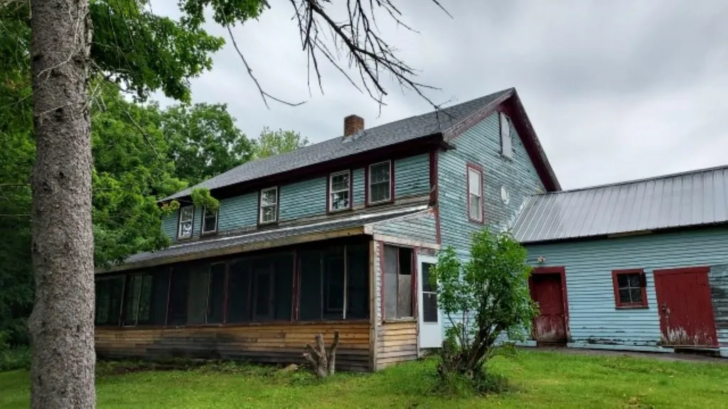 272 Old Newport Road Claremont NH 03743
