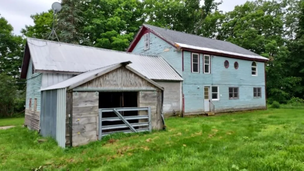 272 Old Newport Road Claremont NH 03743