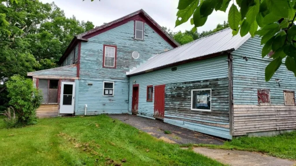 272 Old Newport Road Claremont NH 03743