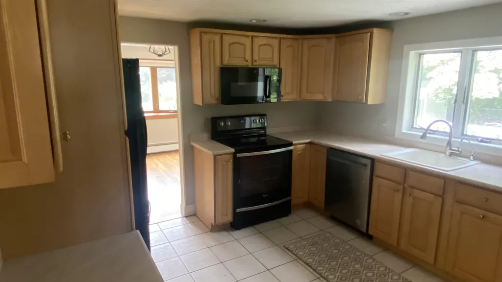 32 Bradford Drive Salem NH 03079