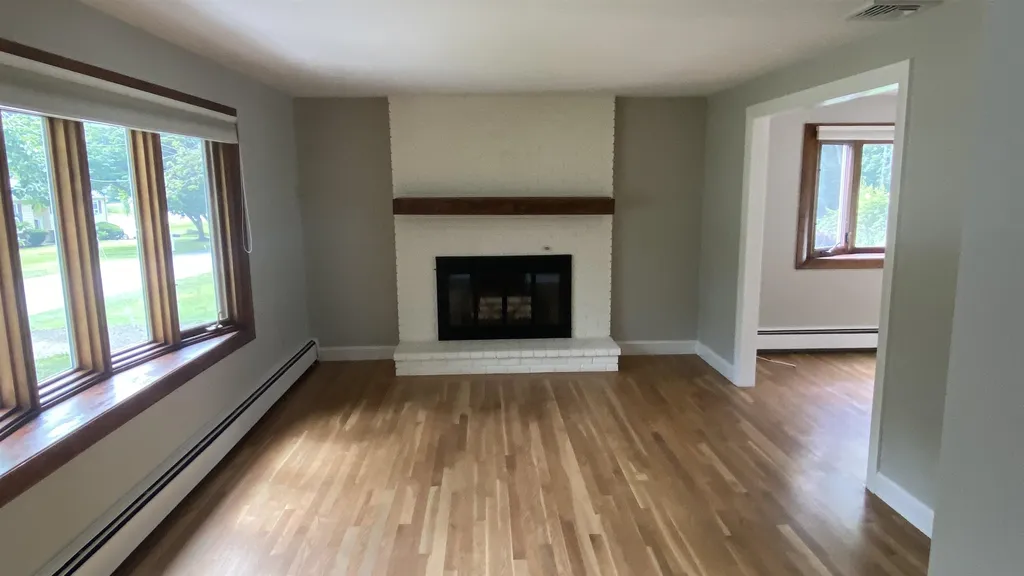 32 Bradford Drive Salem NH 03079