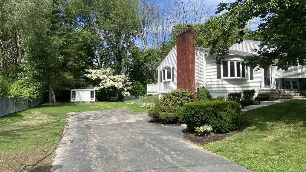 32 Bradford Drive Salem NH 03079