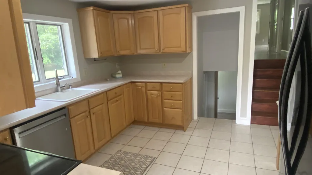 32 Bradford Drive Salem NH 03079