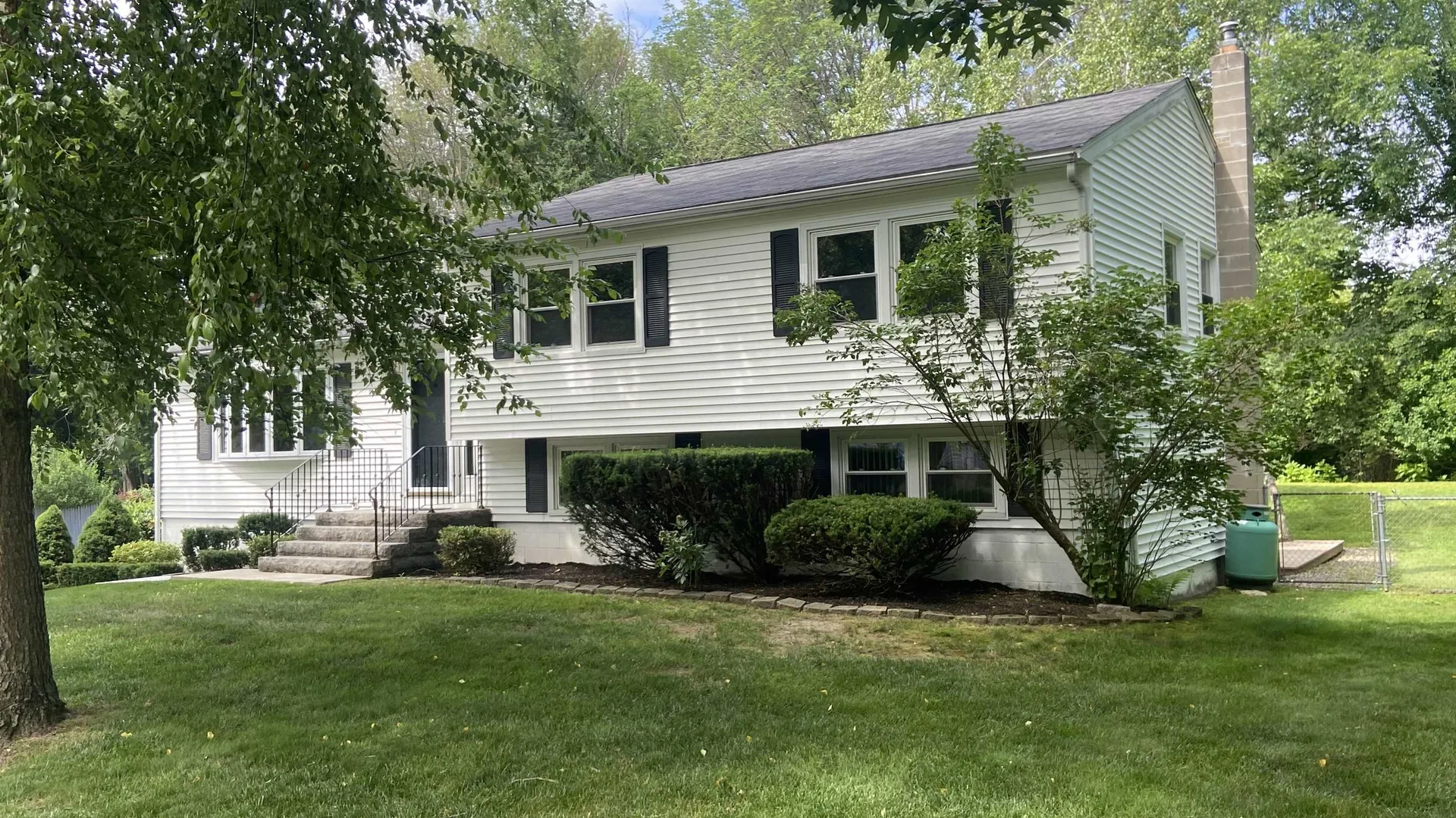 32 Bradford Drive Salem NH 03079