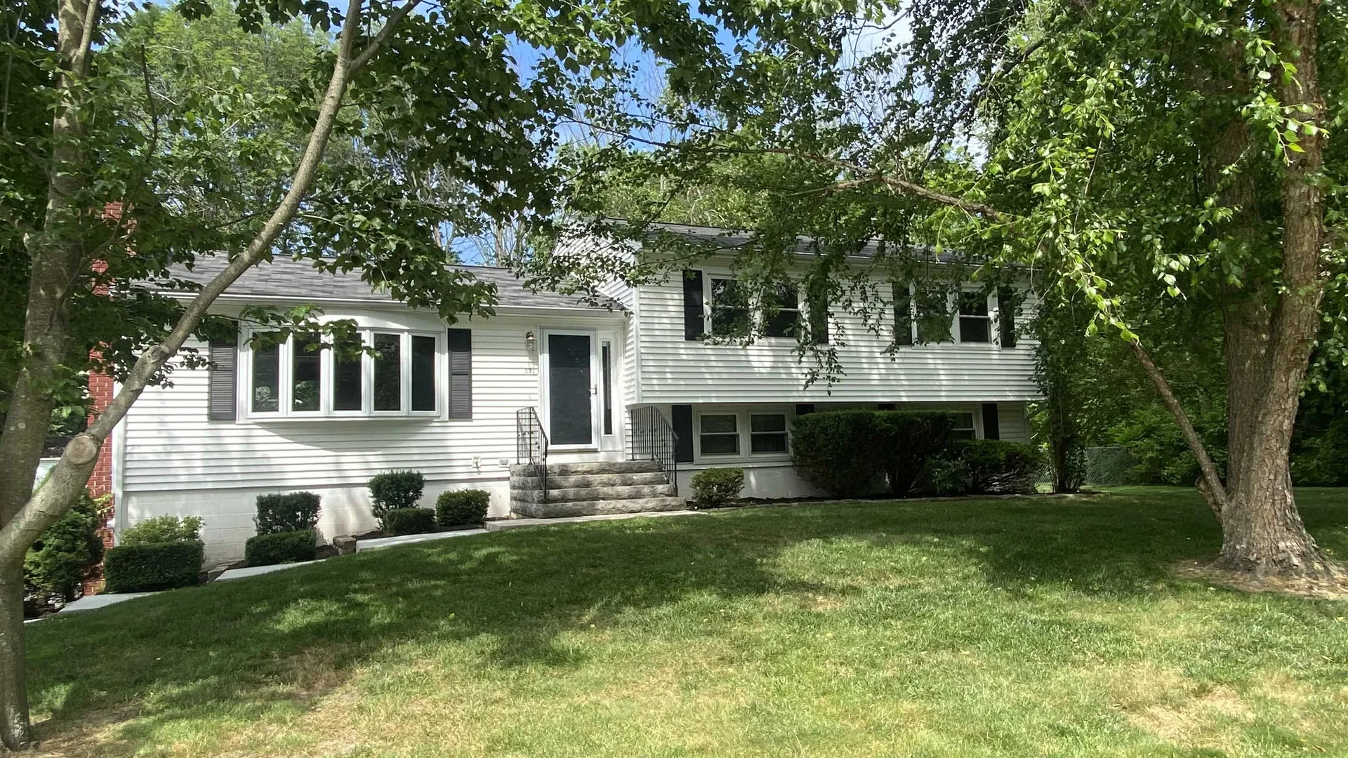 32 Bradford Drive Salem NH 03079