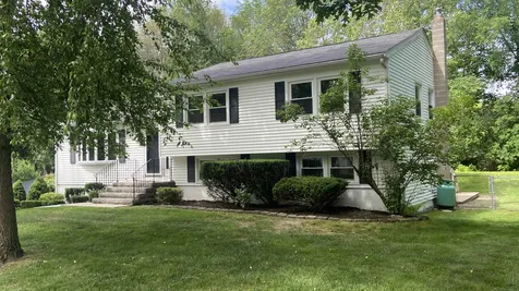 32 Bradford Drive Salem NH 03079