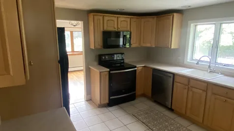 32 Bradford Drive Salem NH 03079