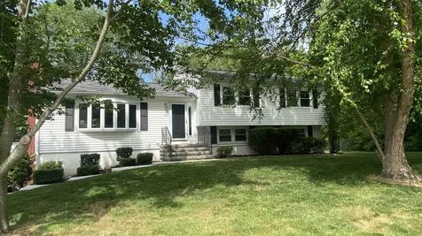 32 Bradford Drive Salem NH 03079