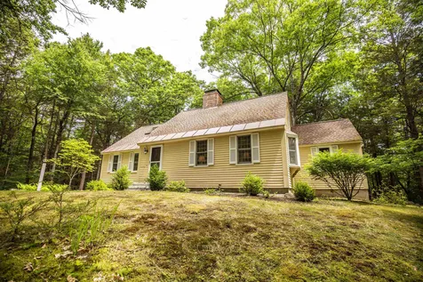 25 Nathaniel Drive Amherst NH 03031