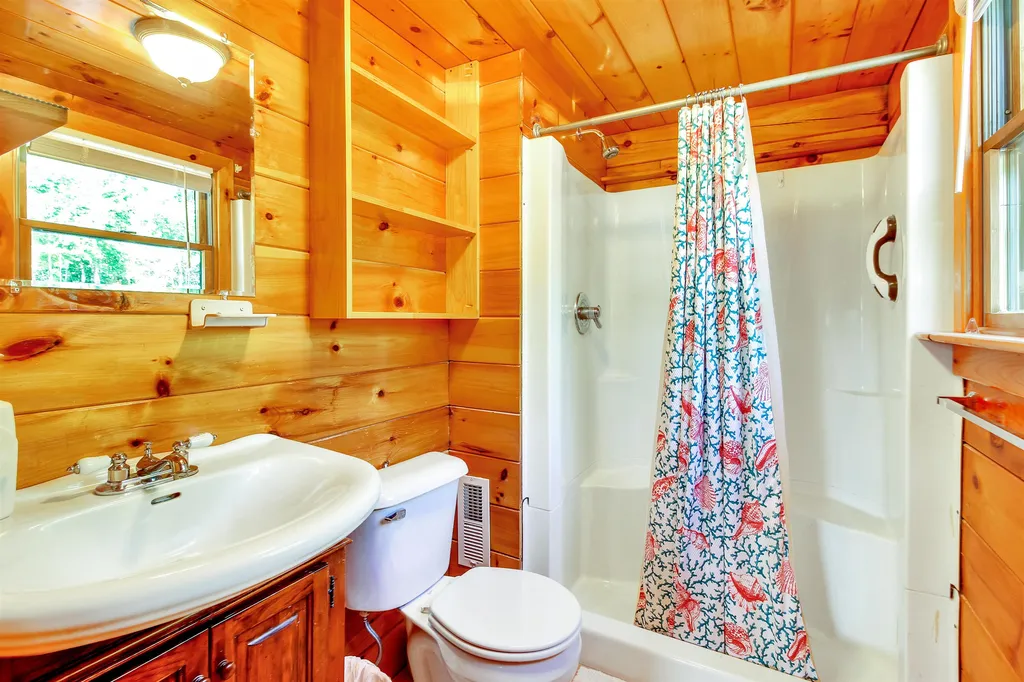 87 Red Oak Hill Road Wentworth NH 03282
