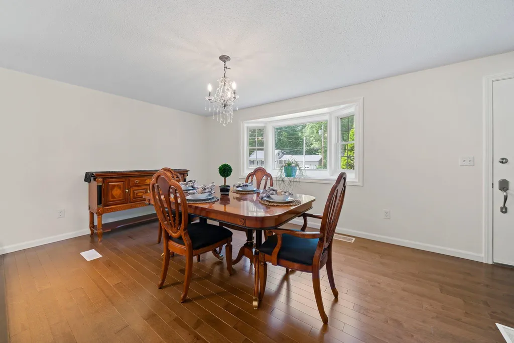 15 Nancy Lane Raymond NH 03077