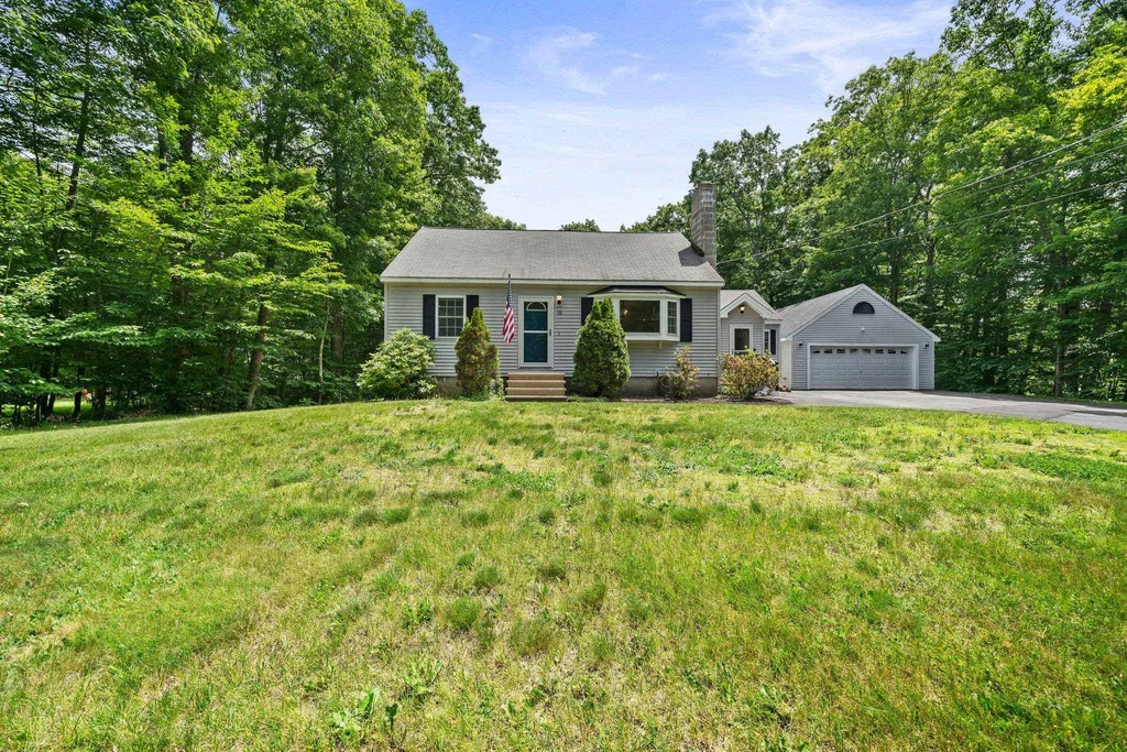 15 Nancy Lane Raymond NH 03077