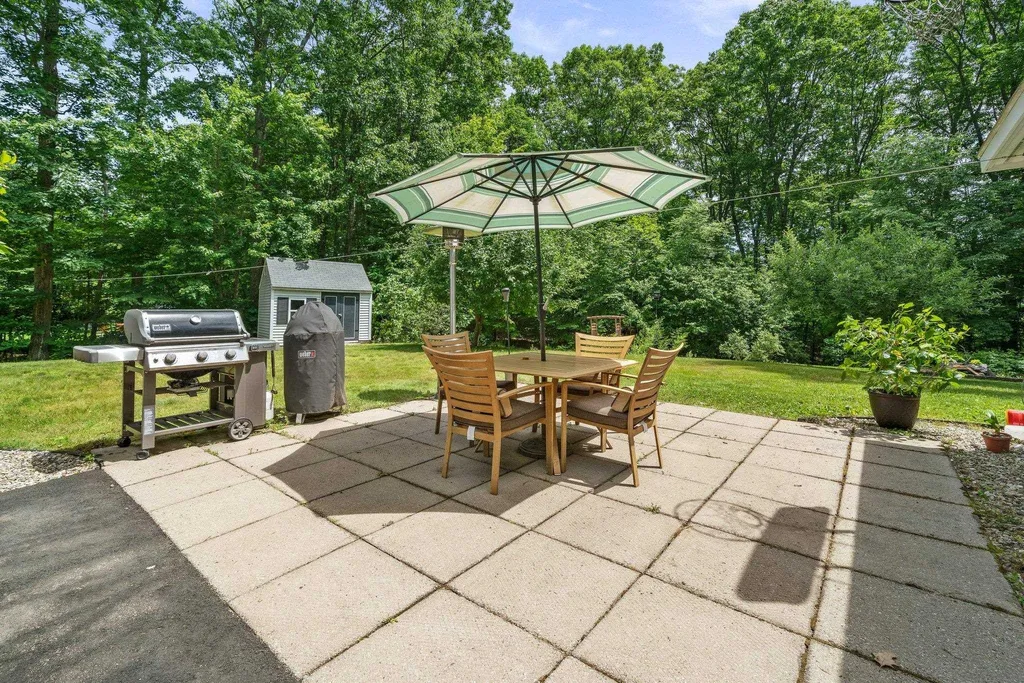 15 Nancy Lane Raymond NH 03077