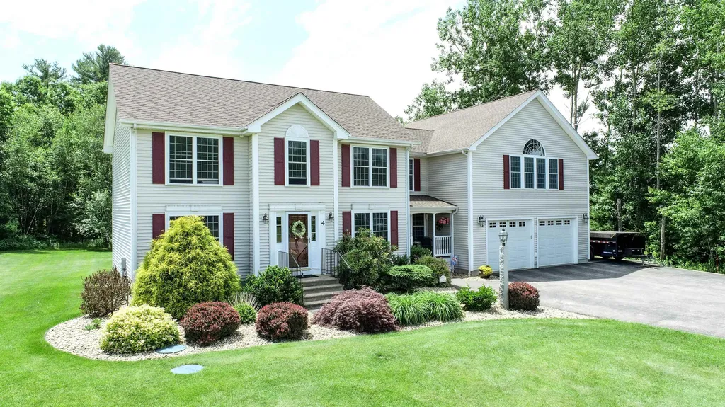 4 Lydston Lane Litchfield NH 03052