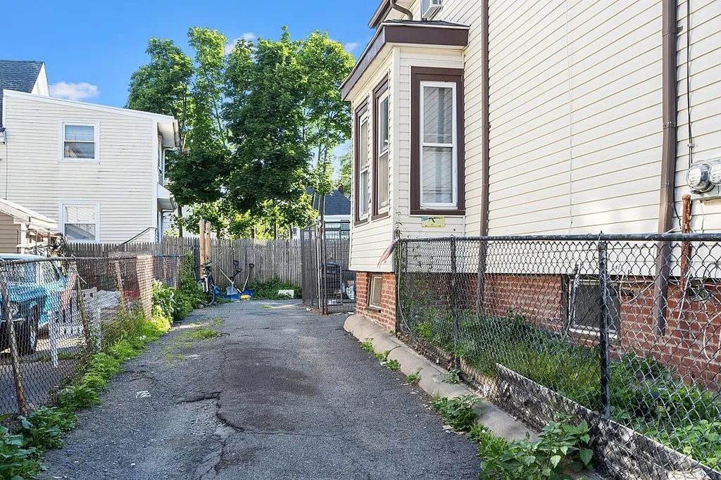 8 Congress Street Lynn MA 01904