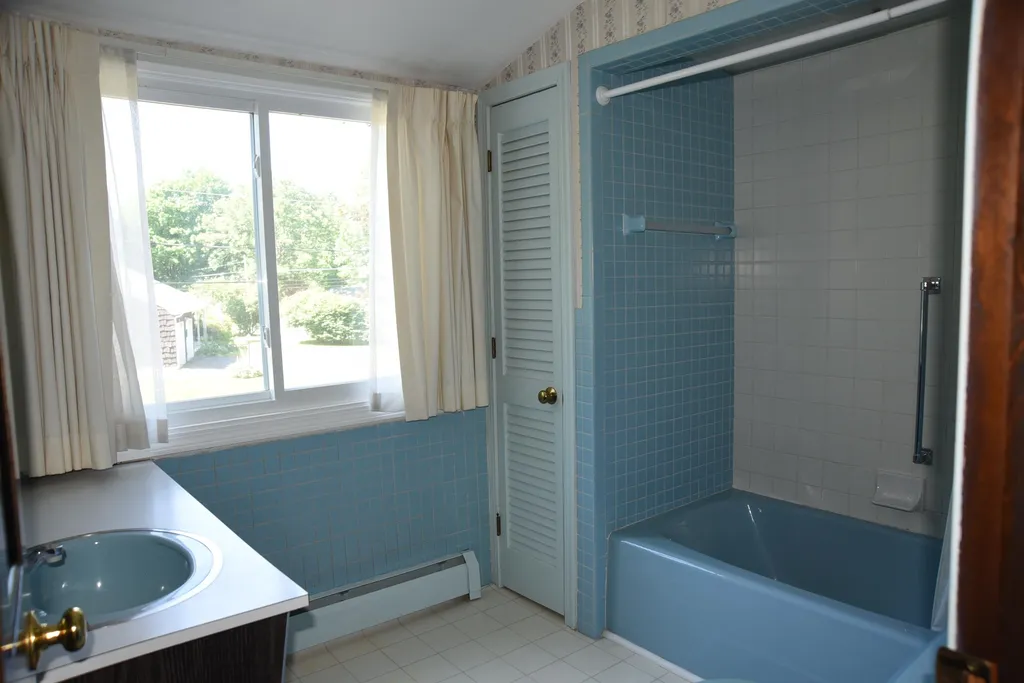 13 Colonial Circle Hampton NH 03842