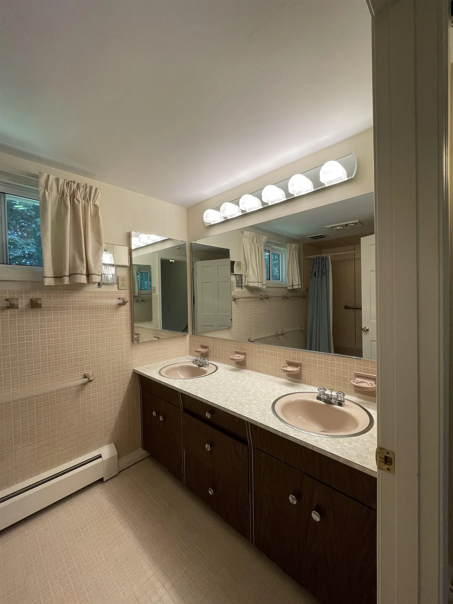 13 Colonial Circle Hampton NH 03842