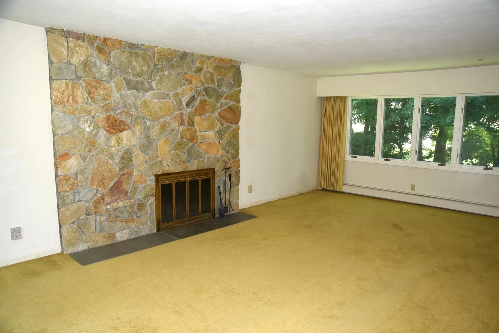 13 Colonial Circle Hampton NH 03842
