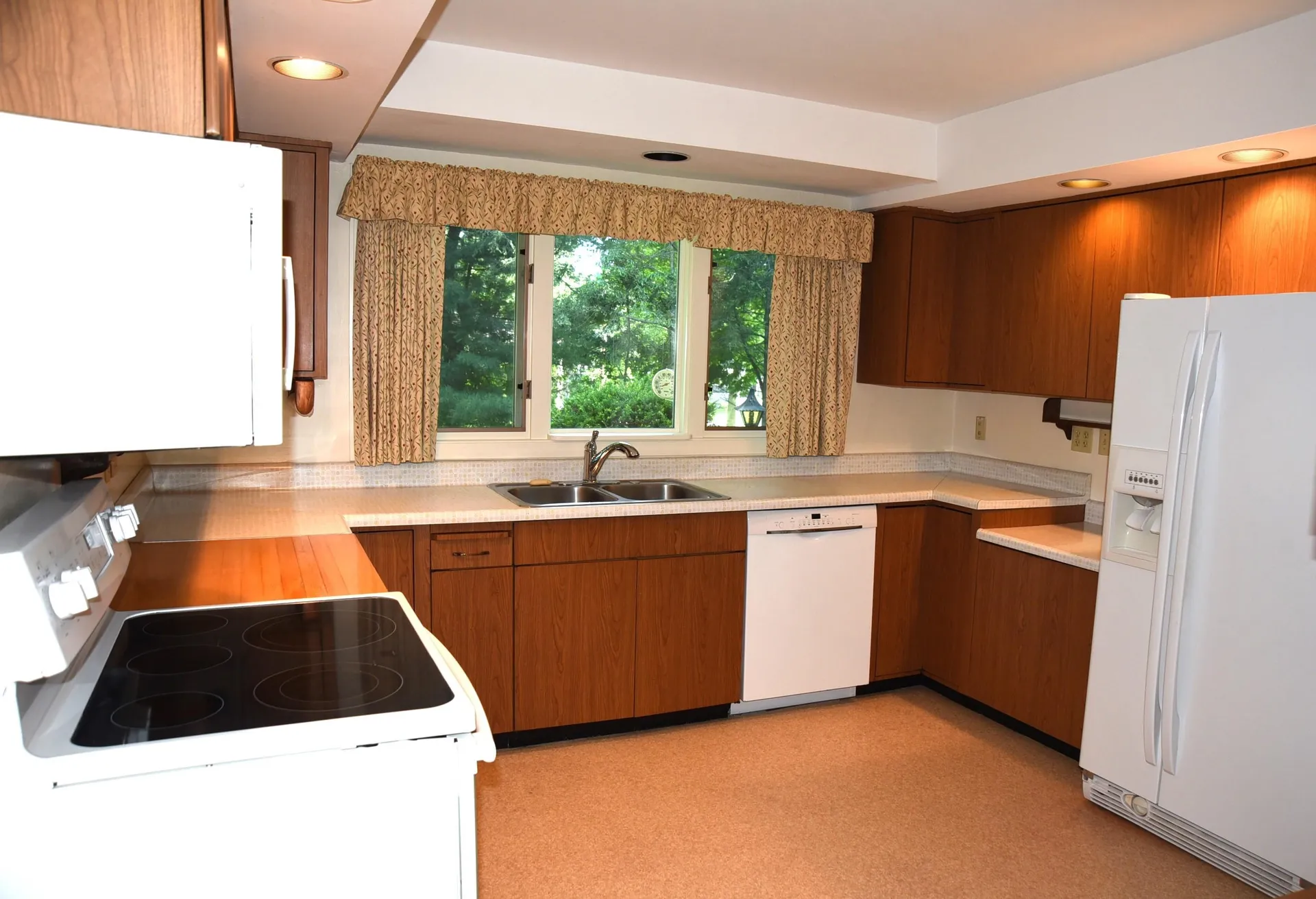 13 Colonial Circle Hampton NH 03842