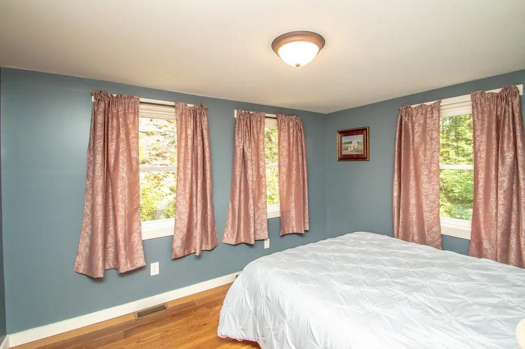 25 Crawford Hollow Conway NH 03860