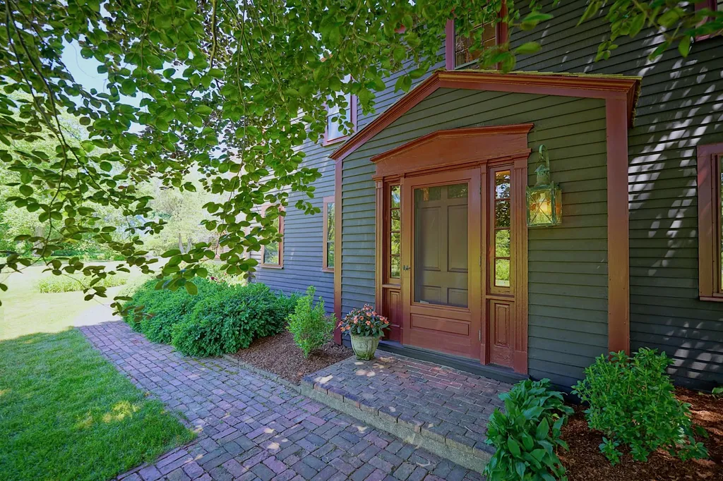 53 Jewell Street South Hampton NH 03827