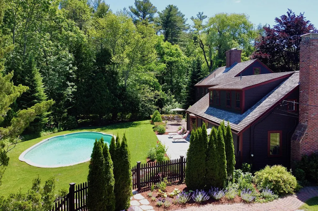 53 Jewell Street South Hampton NH 03827