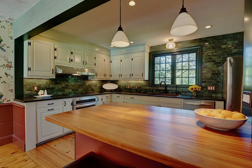 53 Jewell Street South Hampton NH 03827