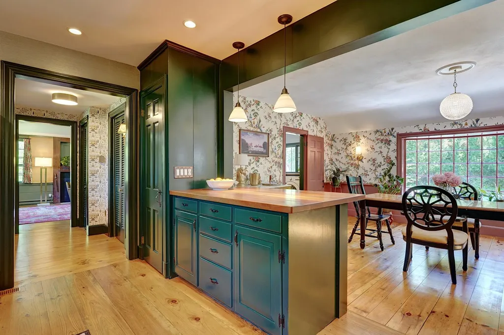 53 Jewell Street South Hampton NH 03827