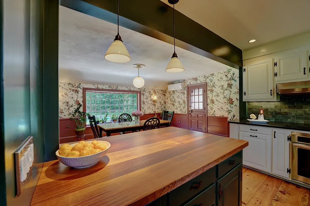 53 Jewell Street South Hampton NH 03827